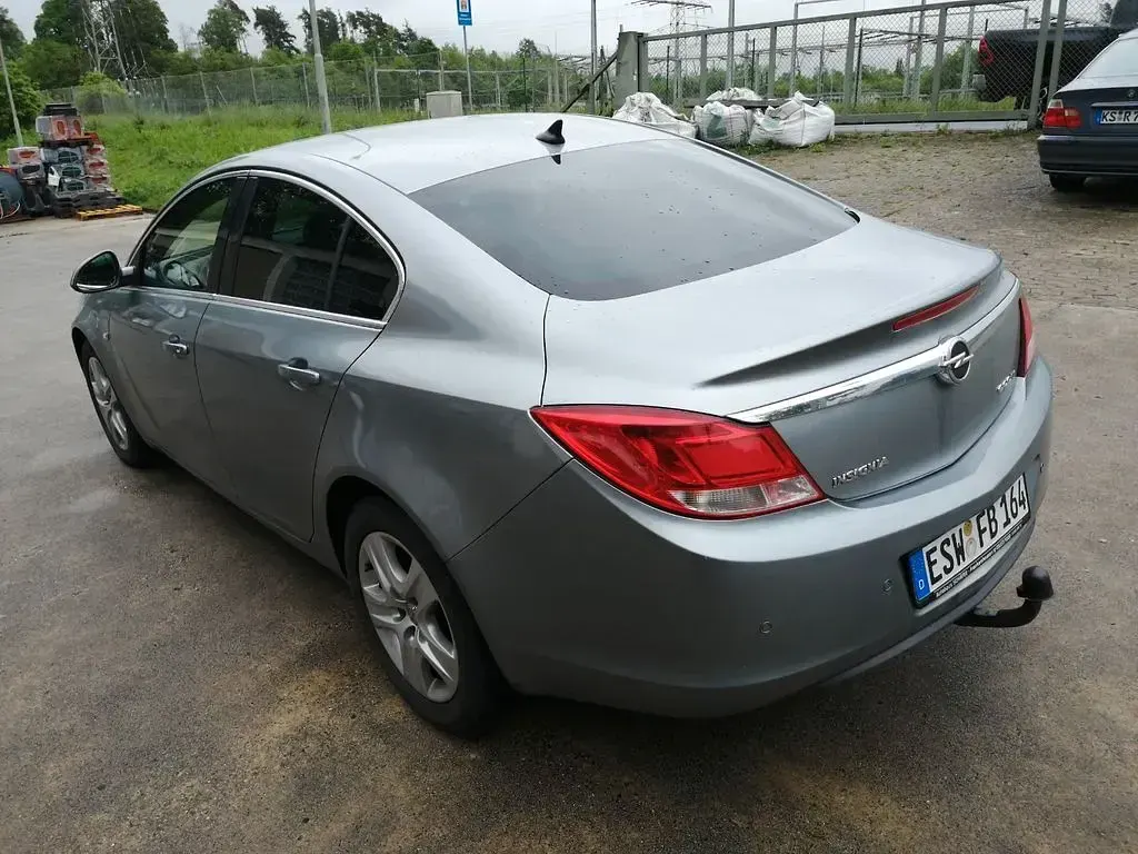 Gebraucht Opel Insignia Edition 140 PS (102 kW) 2011 Silber Limousine