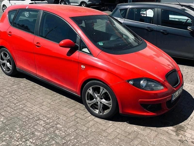 Rot Gebraucht 2006 Seat Altea Sport Van / Kleinbus | 1.499 € (Guter Preis) - Bild 1/4