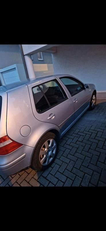 Blau Gebraucht 2003 VW Golf IV Kleinwagen | 1.200 € (Superpreis) - Bild 1/3