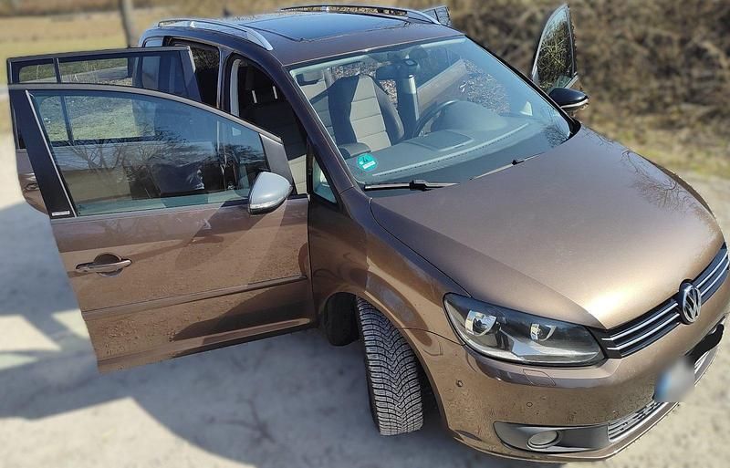 Gebraucht VW Touran Style 140 PS (102 kW) 2011 Braun Van / Kleinbus