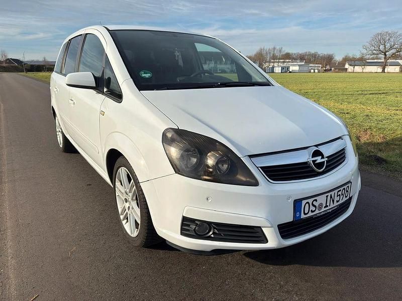 Weiß Gebraucht 2008 Opel Zafira Edition Van / Kleinbus | 3.500 € (Fairer Preis) - Bild 1/4