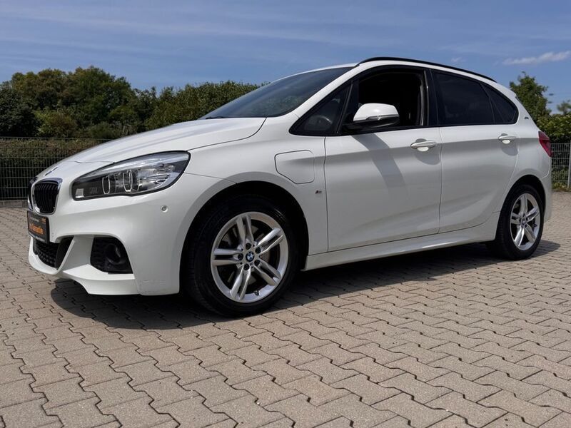 Weiß Gebraucht 2017 BMW 225 Active Tourer M Sport Van / Kleinbus | 15.999 € (Fairer Preis) - Bild 1/4