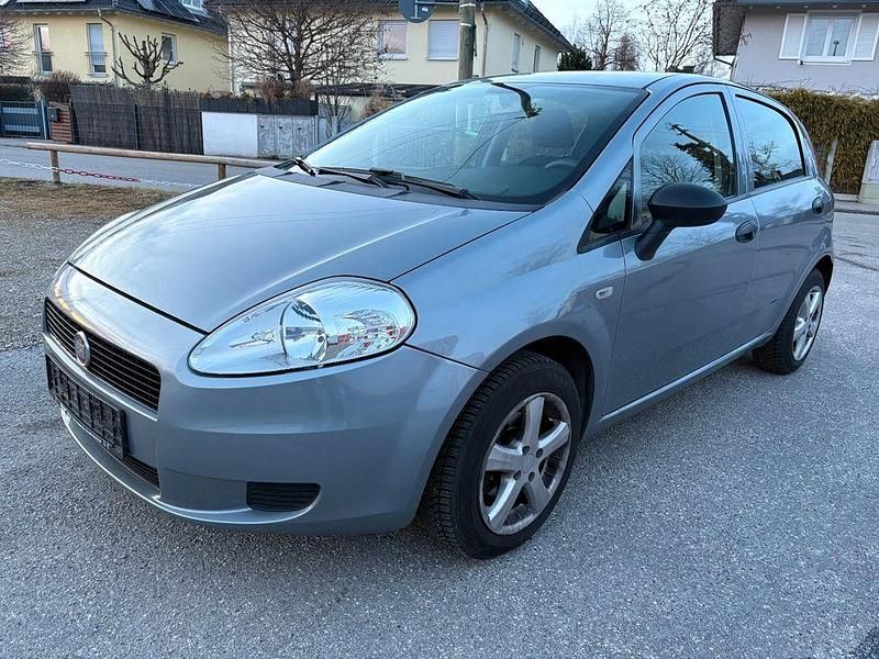 Grau Gebraucht 2011 Fiat Grande Punto Basis Kleinwagen | 2.100 € (Fairer Preis) - Bild 1/4