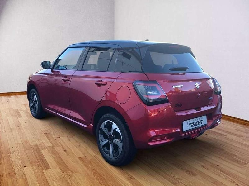 Neu Suzuki Swift Comfort+ 83 PS (61 kW) 2025 Burning red / super black pear Kleinwagen