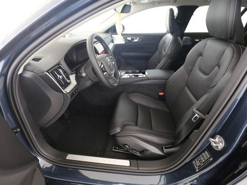 Gebraucht Volvo V60 Ultra 310 PS (228 kW) 2025 Denim blue / metallic Kombi
