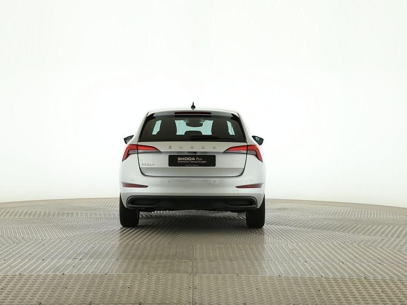 Brillantsilber Gebraucht 2020 Skoda Scala Drive Kleinwagen | 19.680 € (Fairer Preis) - Bild 1/4