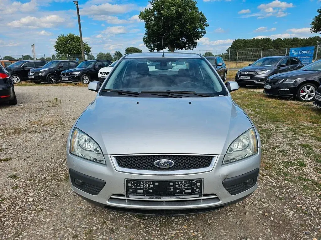 Gebraucht Ford Focus Ghia 101 PS (74 kW) 2006 Silber Limousine