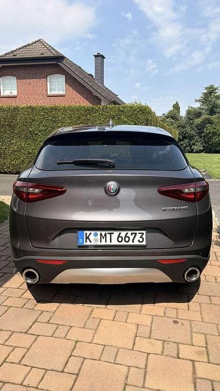 Gebraucht Alfa Romeo Stelvio Executive 179 PS (131 kW) 2018 Grau SUV