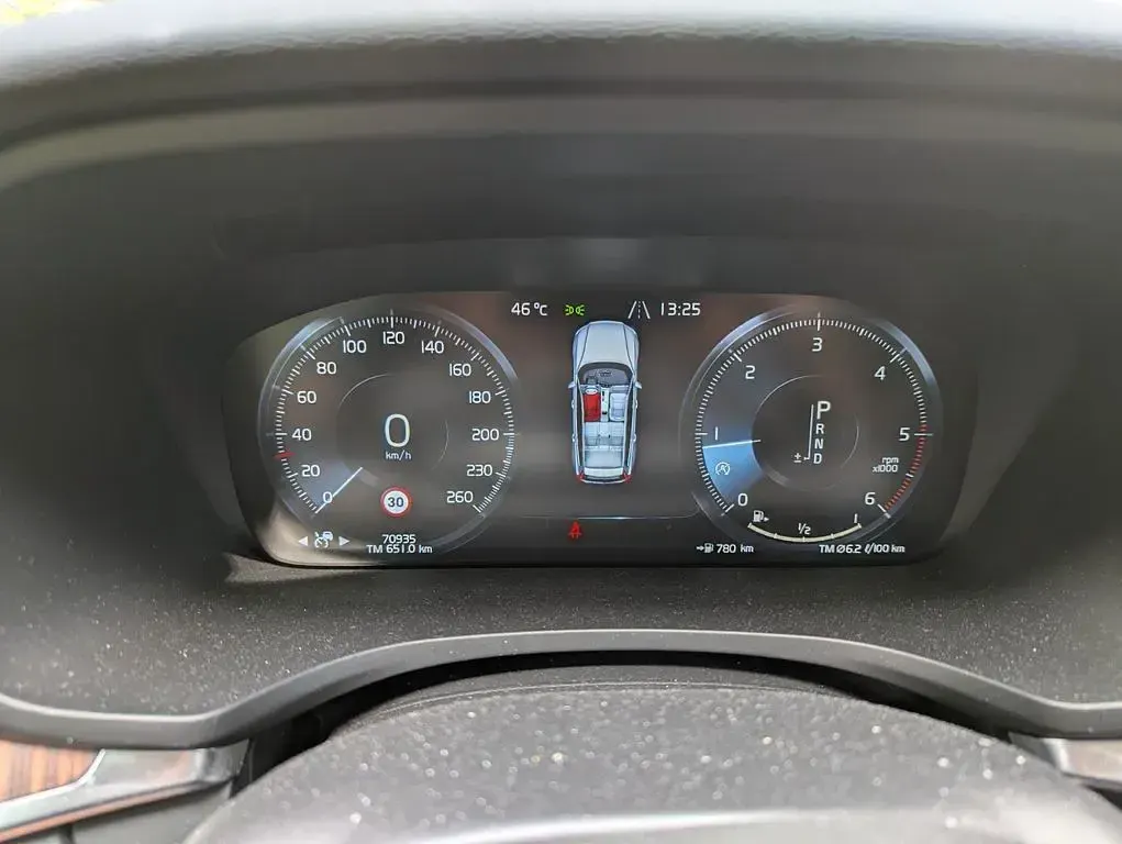 Gebraucht Volvo V60 CC Pro 190 PS (139 kW) 2019 Grau Kombi