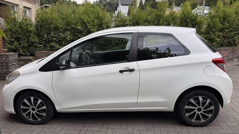 Gebraucht 2014 Toyota Yaris Limousine | 3.500 € (Superpreis) - Bild 1/4