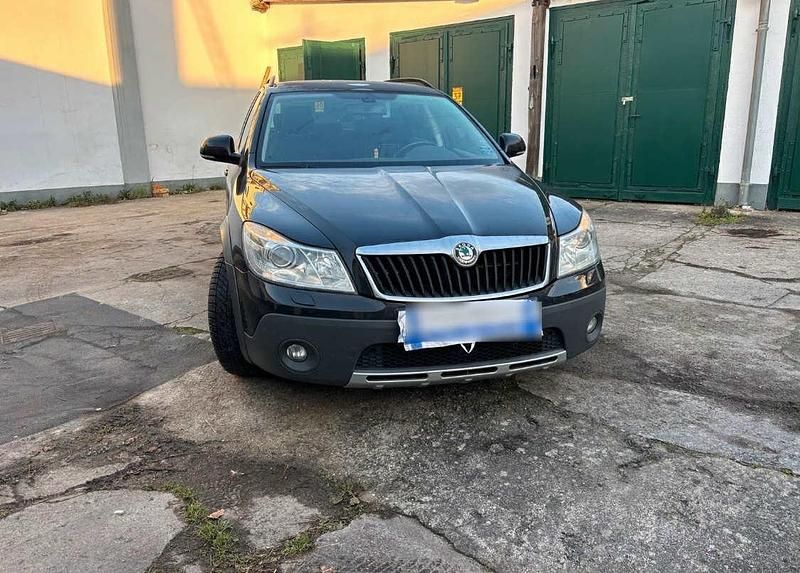 Gebraucht Skoda Octavia Scout Scout 4x4 140 PS (102 kW) 2010 Schwarz Kombi