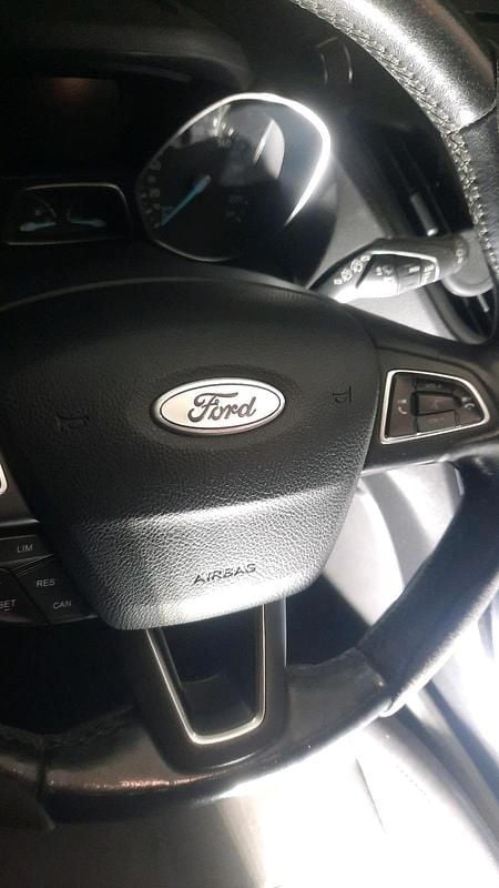 Gebraucht Ford Kuga 150 PS (110 kW) 2017 Grau SUV