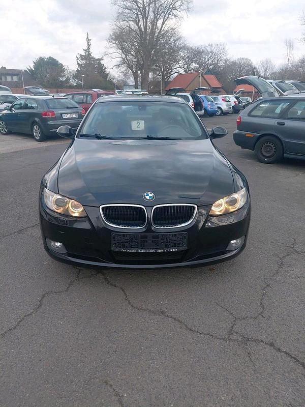 Gebraucht BMW 320 170 PS (125 kW) 2008 Schwarz Coupé