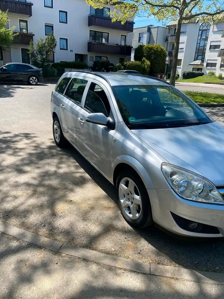 Gebraucht Opel Astra 120 PS (88 kW) 2008 Silber Kleinwagen