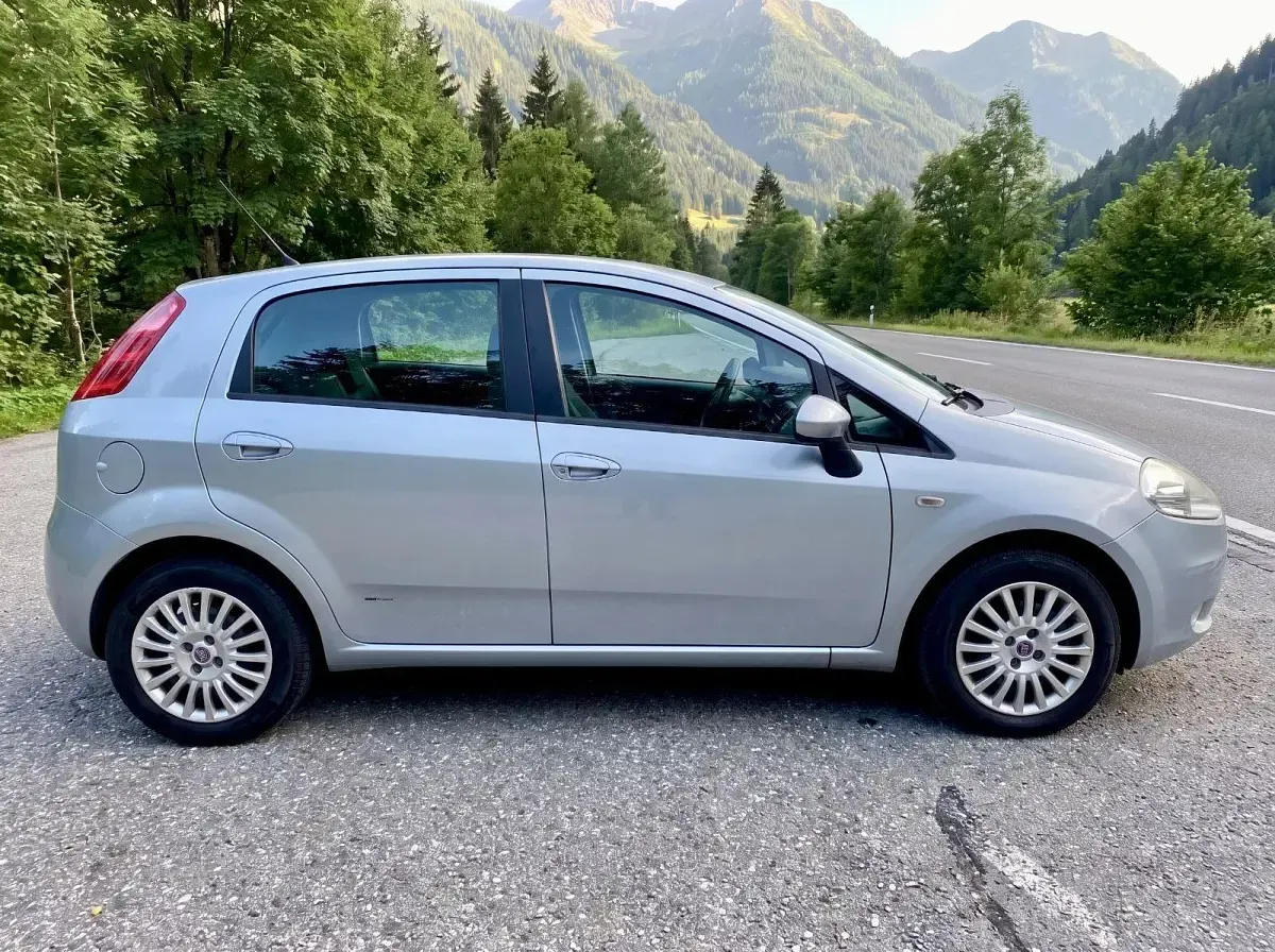 Gebraucht Fiat Grande Punto Dynamic 77 PS (56 kW) 2005 Silber Kleinwagen