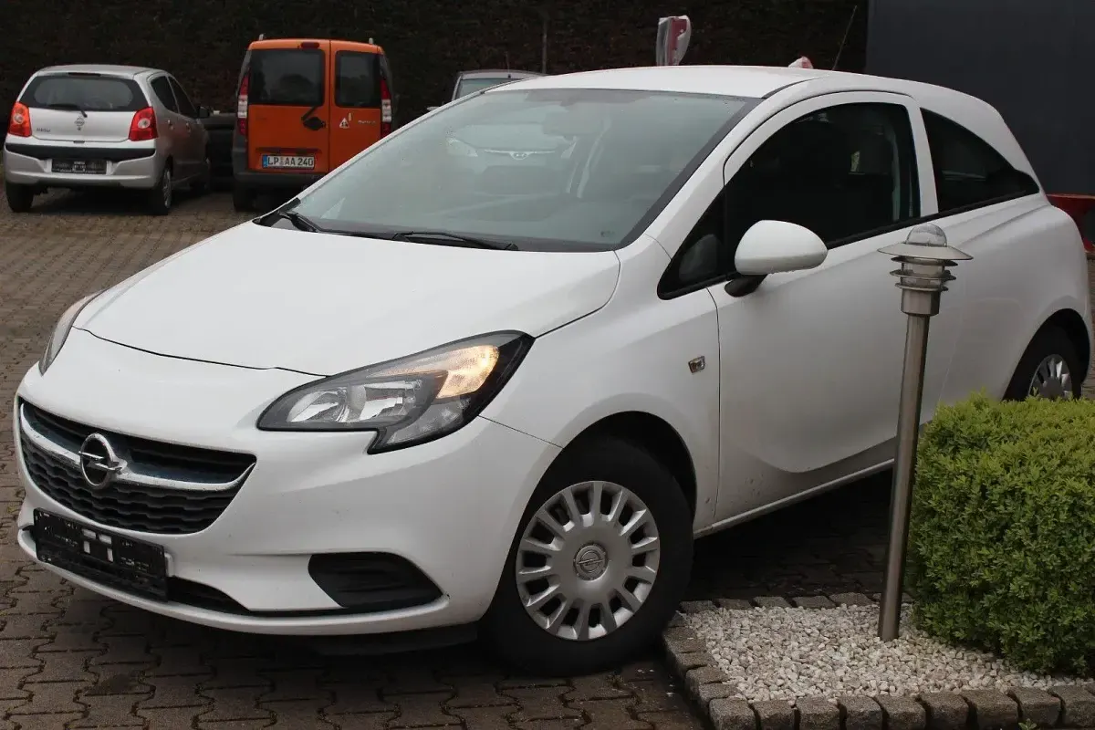 Gebraucht Opel Corsa Selection 69 PS (50 kW) 2016 Weiß Kleinwagen