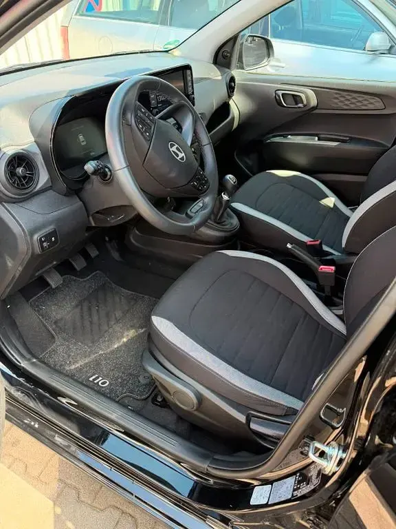 Gebraucht Hyundai i10 Select 63 PS (46 kW) 2025 Schwarz Kleinwagen