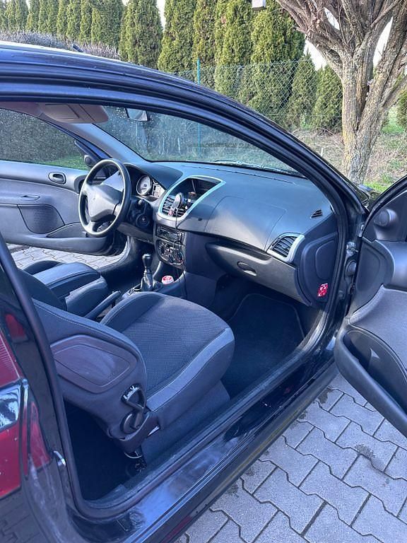 Gebraucht Peugeot 206 60 PS (44 kW) 2011 Schwarz Limousine