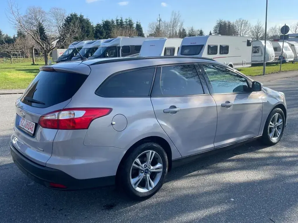 Gebraucht Ford Focus 101 PS (74 kW) 2014 Grau Limousine