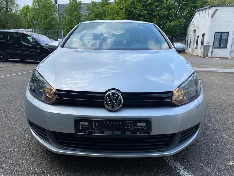 Silber Gebraucht 2009 VW Golf VI Trendline Kleinwagen | 5.200 € - Bild 1/4