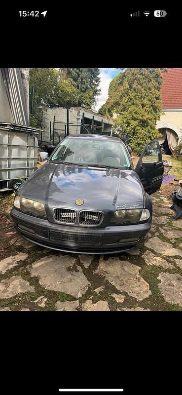 Grau Gebraucht 1999 BMW 316 Limousine | 750 € - Bild 1/4