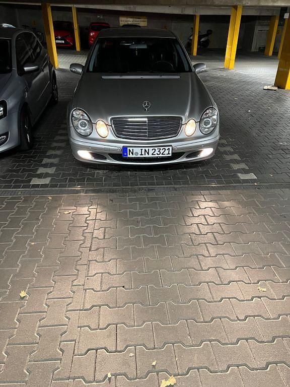 Gebraucht Mercedes E240 Elegance 177 PS (130 kW) 2003 Silber Limousine