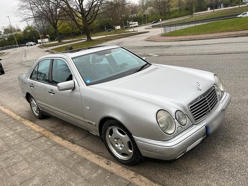 Usata Mercedes E270 1999 Argento Berlina