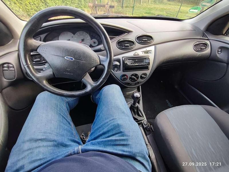 Gebraucht Ford Focus Ambiente 116 PS (85 kW) 2002 Schwarz Kombi