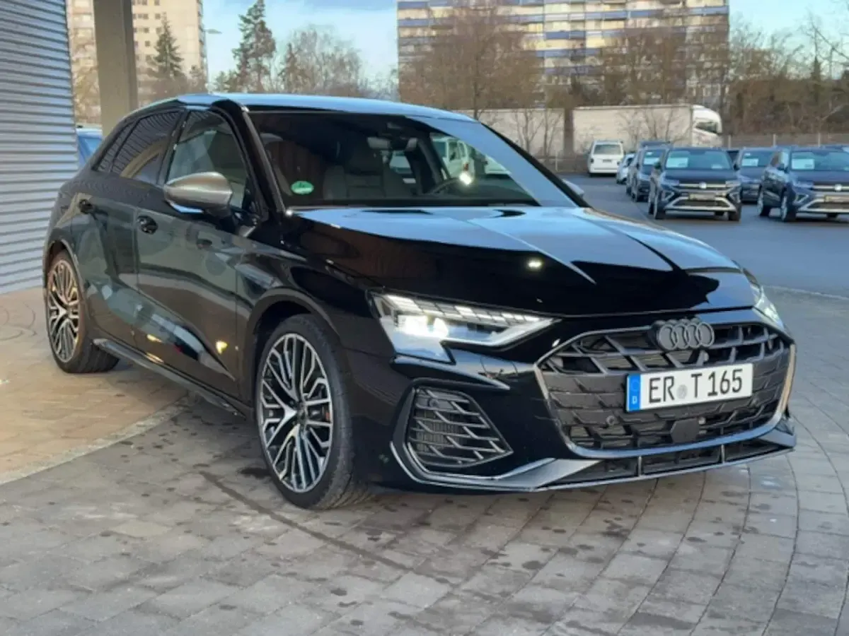 Gebraucht Audi S3 Ambiente 333 PS (244 kW) 2024 Schwarz Limousine