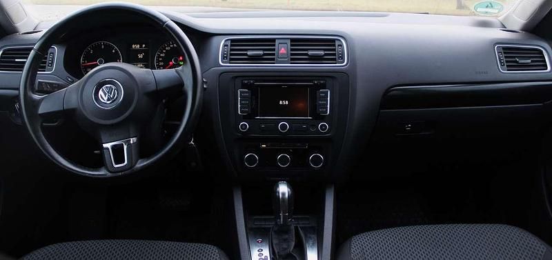 Gebraucht VW Jetta Comfortline 105 PS (77 kW) 2011 Deep black perleffekt Limousine