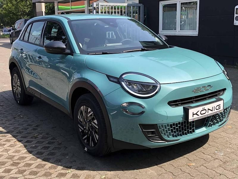 Neu Fiat 600 146 PS (107 kW) 2025 Blau Limousine