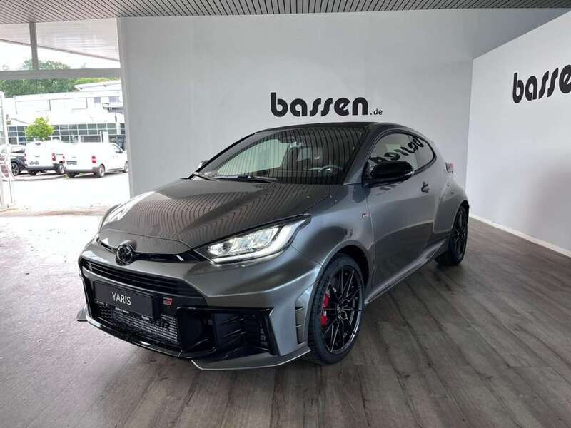 Palladium silber Gebraucht 2024 Toyota Yaris Kleinwagen | 48.800 € (Fairer Preis) - Bild 1/4