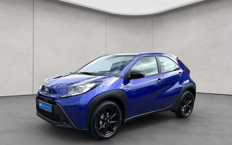 Blau Gebraucht 2024 Toyota Aygo Play Kleinwagen | 17.470 € (Fairer Preis) - Bild 1/4