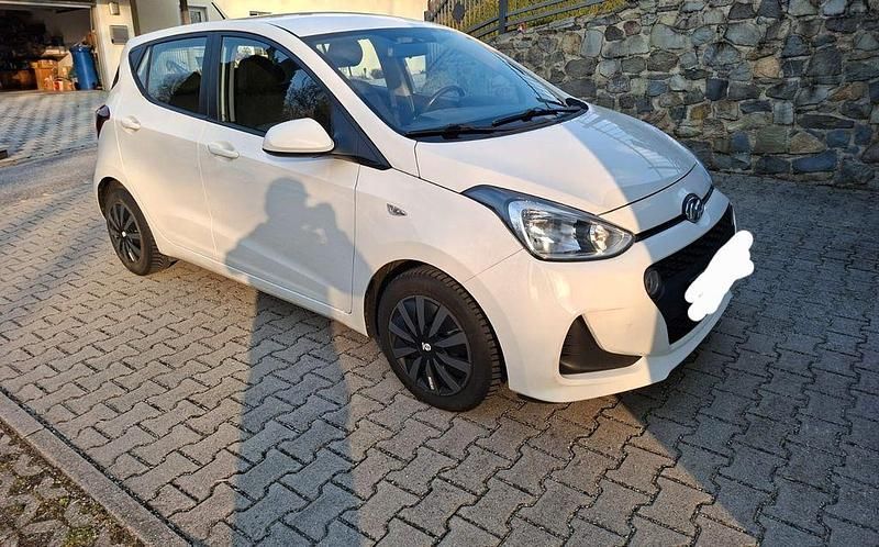 Gebraucht Hyundai i10 Select 67 PS (49 kW) 2018 Weiß Kleinwagen