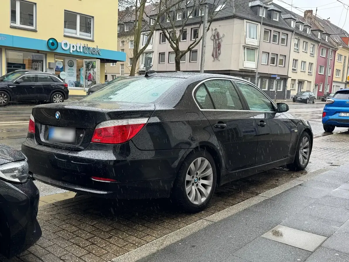 Second-hand BMW 525 197 CP (144 kW) 2009 Negru Berlinǎ