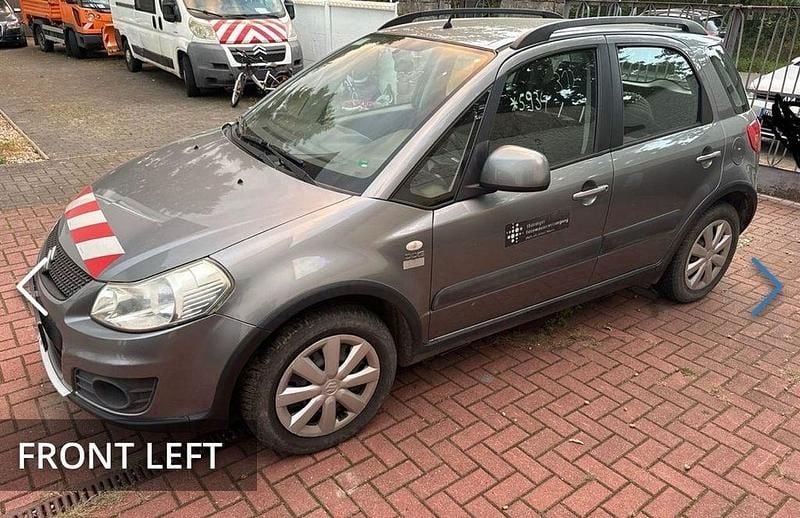 Grau Gebraucht 2010 Suzuki SX4 Club Limousine | 3.499 € (Etwas zu teuer) - Bild 1/4