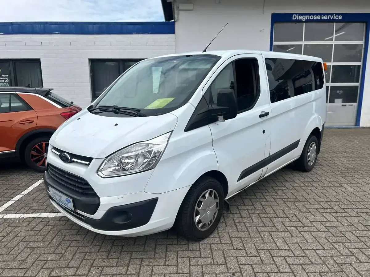 Gebraucht Ford Tourneo Trend 105 PS (77 kW) 2018 Frostweiß Kombi