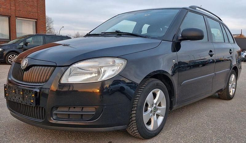 Schwarz Gebraucht 2010 Skoda Fabia Cool Edition Kombi | 2.300 € (Teuer) - Bild 1/4