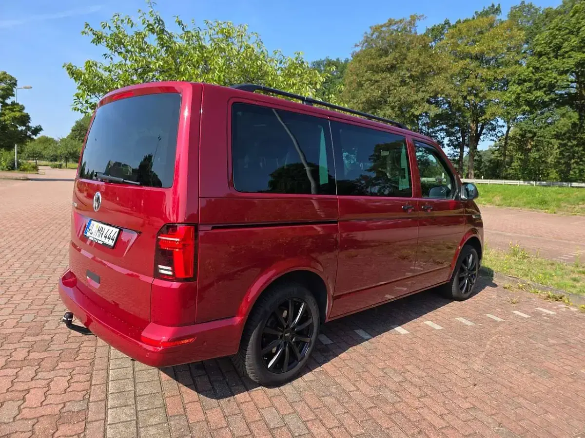 Gebraucht VW Multivan 150 PS (110 kW) 2020 Rot Van / Kleinbus