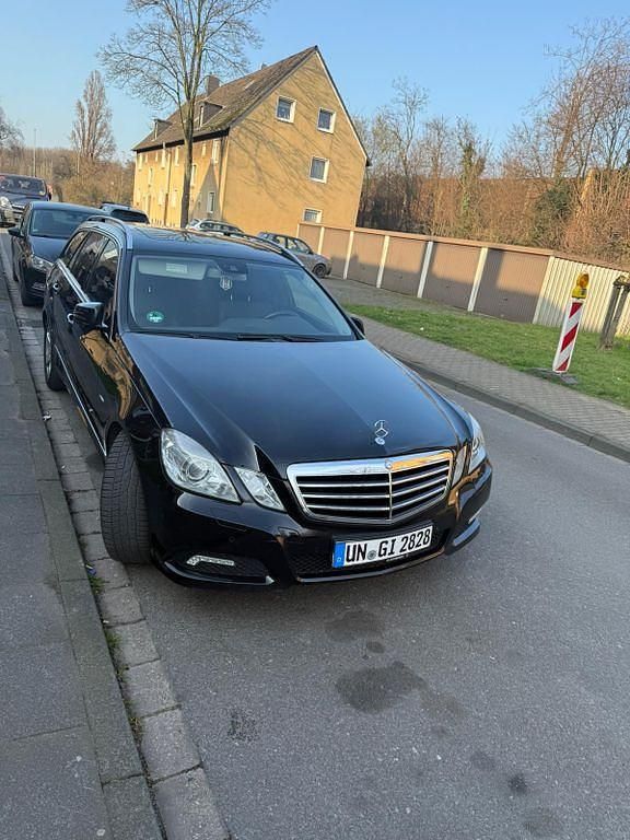 Gebraucht Mercedes E250 204 PS (150 kW) 2009 Schwarz Limousine