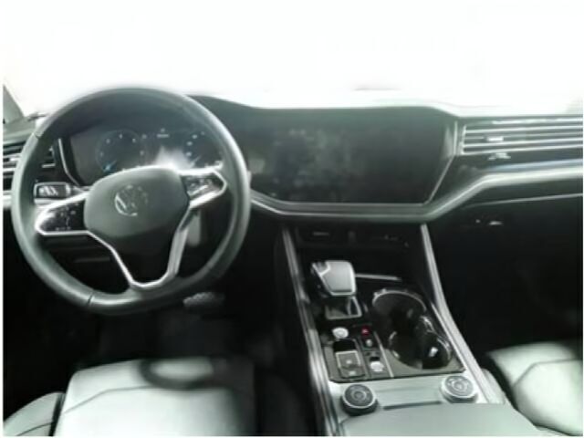 Gebraucht VW Touareg 231 PS (169 kW) 2024 Blau SUV