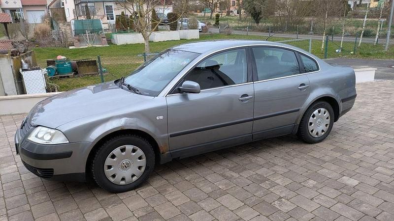 Gebraucht VW Passat Basis 131 PS (96 kW) 2004 Grau Limousine