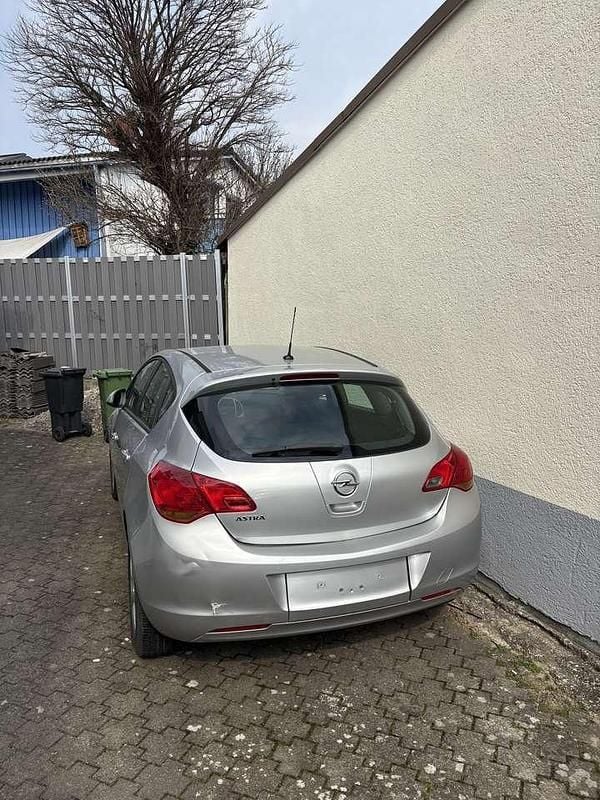Gebraucht Opel Astra Edition 116 PS (85 kW) 2010 Kleinwagen