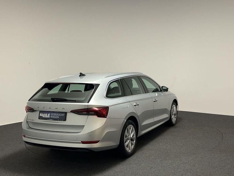 Gebraucht Skoda Octavia Style 150 PS (110 kW) 2022 Brilliantsilber metallic Kombi