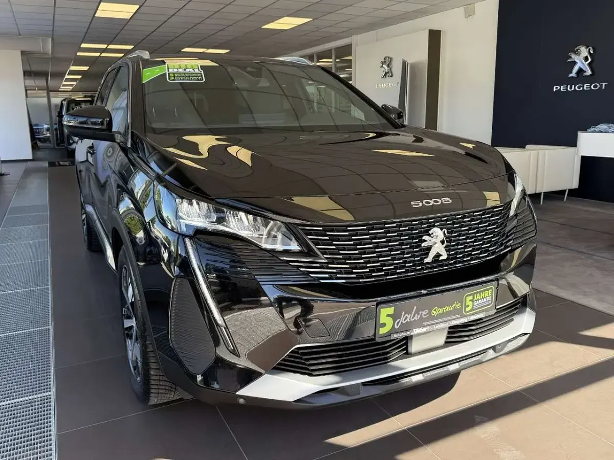 Gebraucht Peugeot 5008 Allure 131 PS (96 kW) 2024 Schwarz SUV
