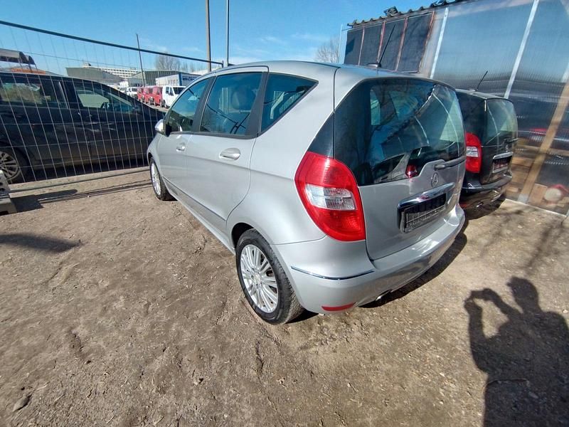 Gebraucht Mercedes A160 95 PS (69 kW) 2009 Silber Limousine