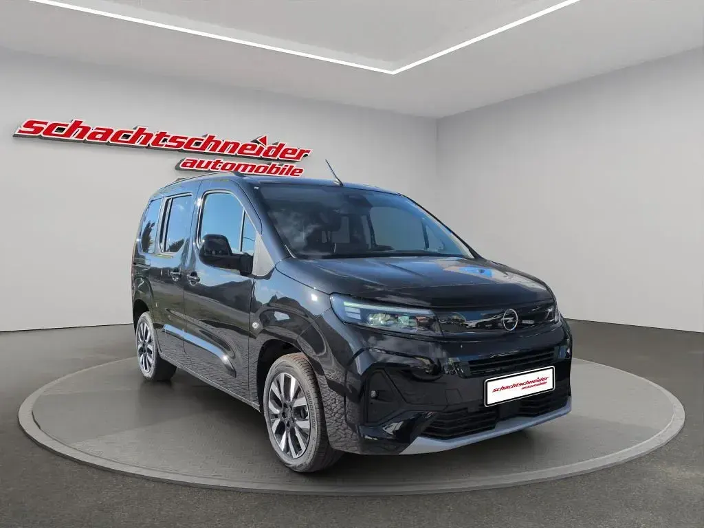 Neu Opel Combo Life Edition 131 PS (96 kW) 2026 Schwarz Van / Kleinbus