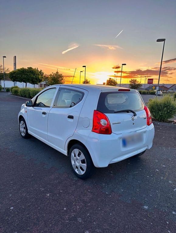Gebraucht Suzuki Alto 68 PS (50 kW) 2011 Weiß Kleinwagen