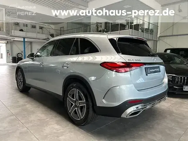 Gebraucht Mercedes GLC300 Premium 258 PS (189 kW) 2023 Silber SUV