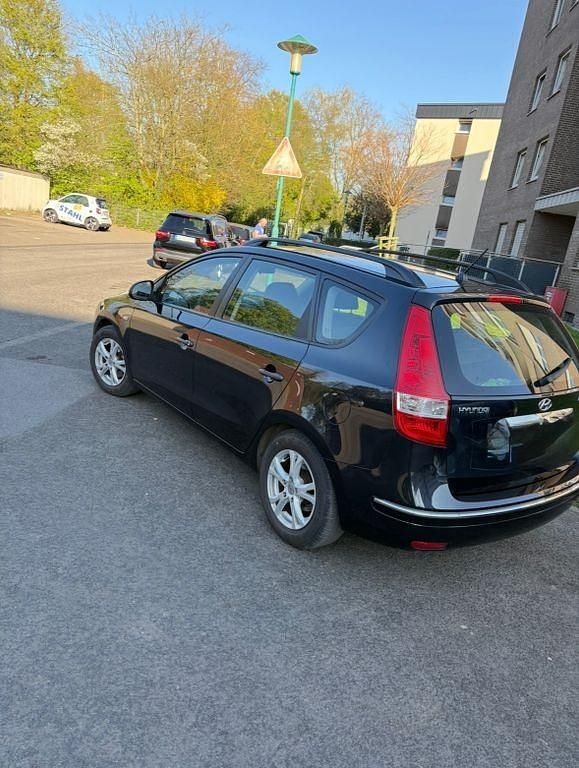 Schwarz Gebraucht 2009 Hyundai i30 Style Kombi | 5.000 € (Etwas zu teuer) - Bild 1/4